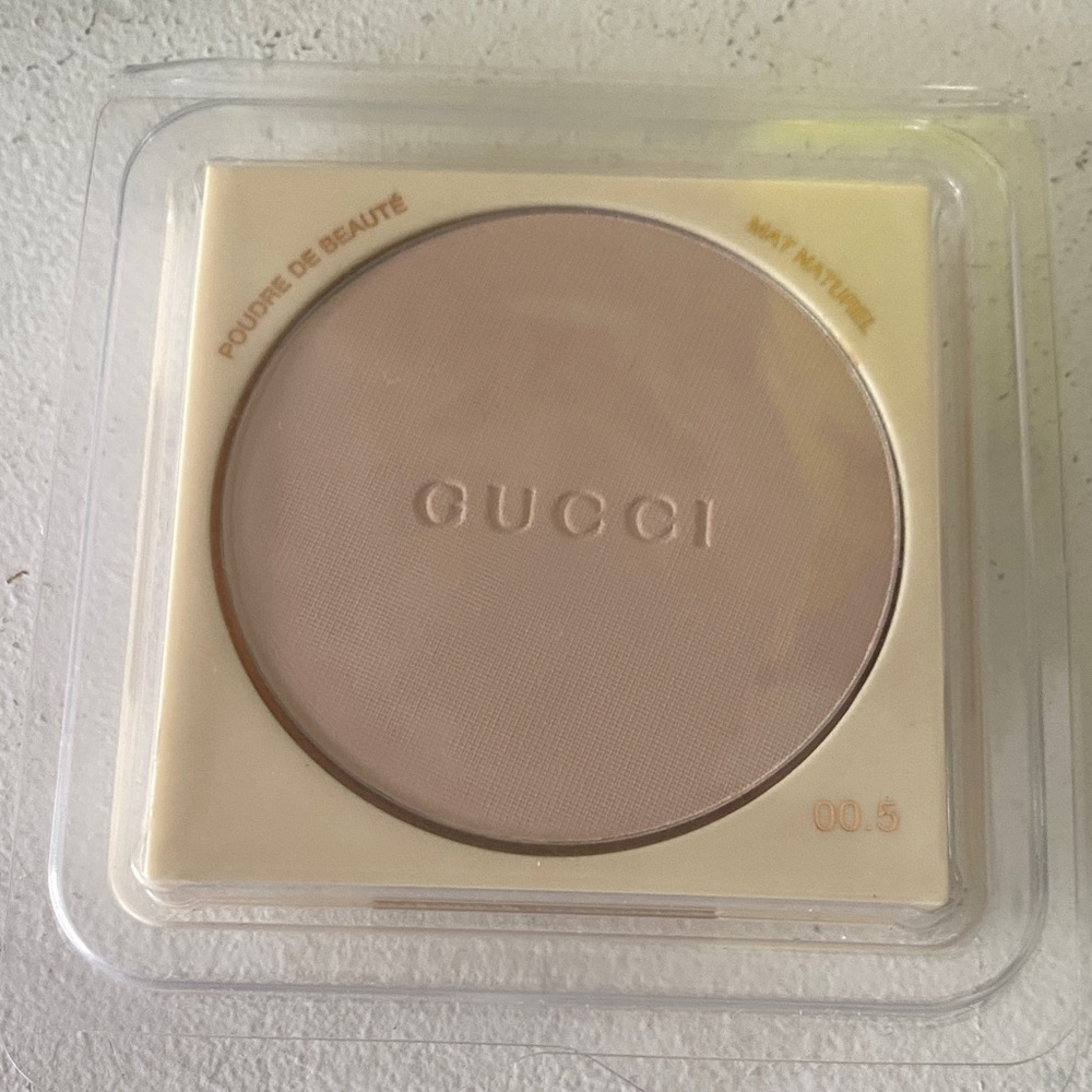 Gucci Beauty Powder in Soft Beige